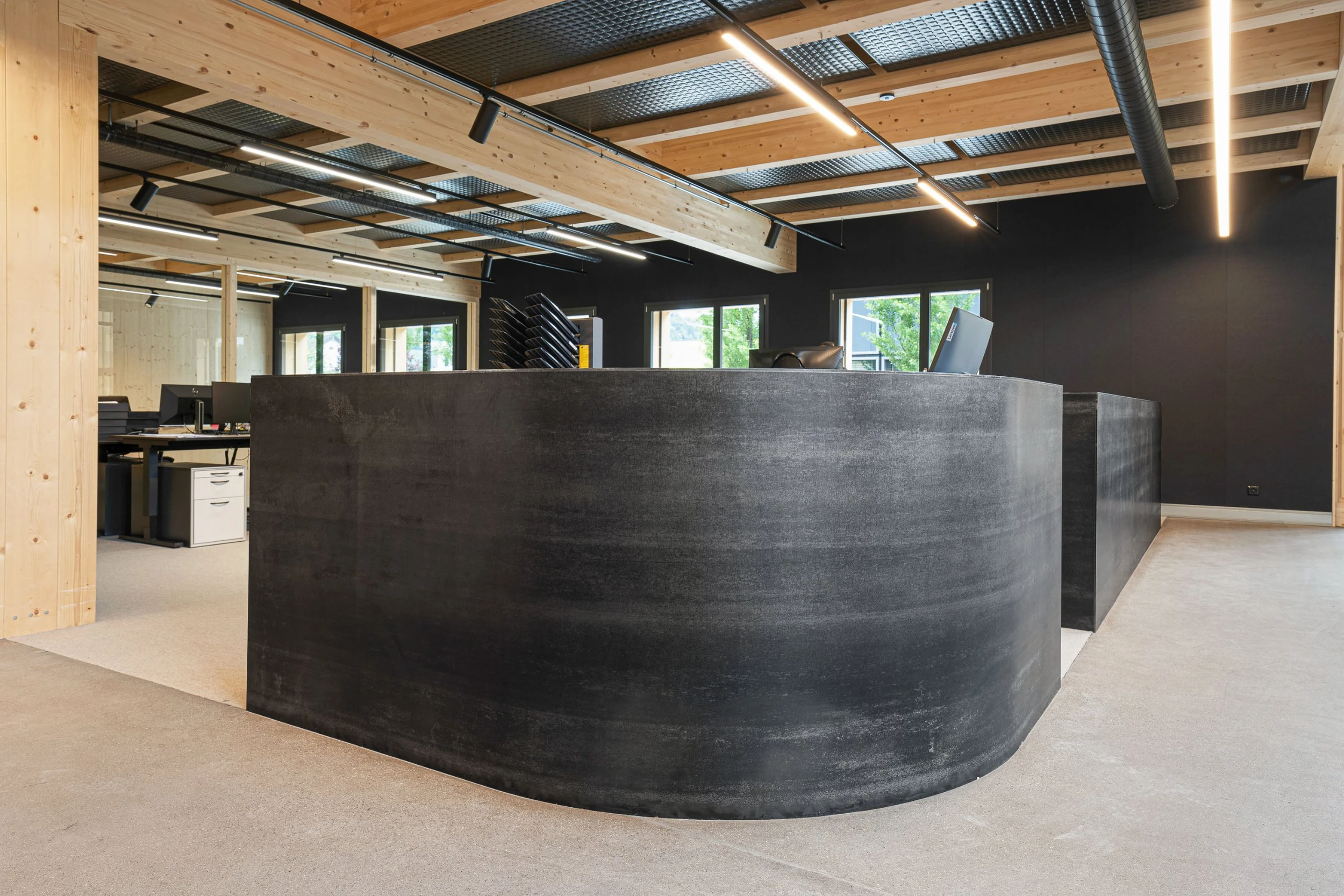 Abgerundete Einganstheke aus Stahlbelech Schwarz Design