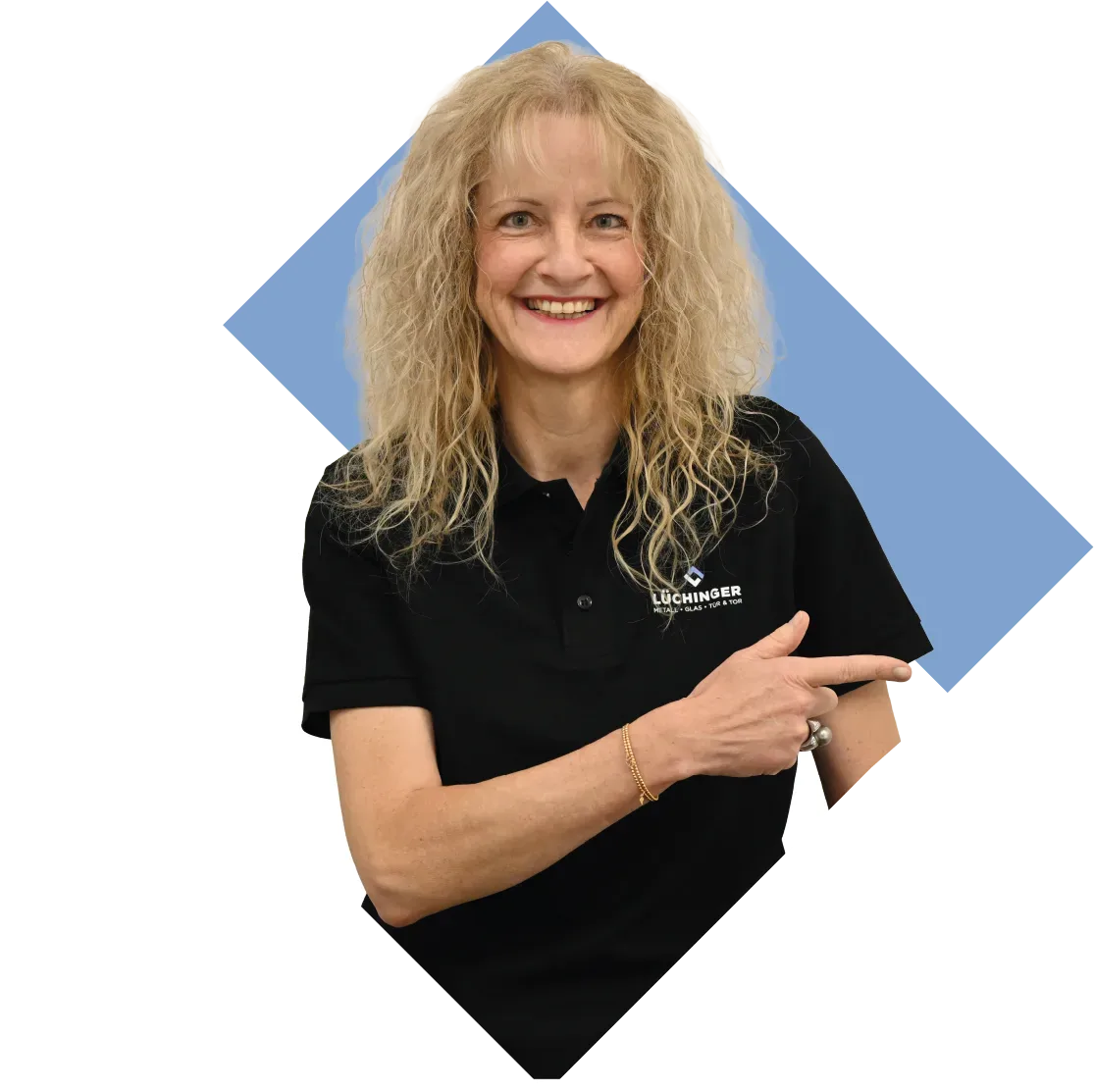 Brigitte Lüchinger zeigt nach rechts