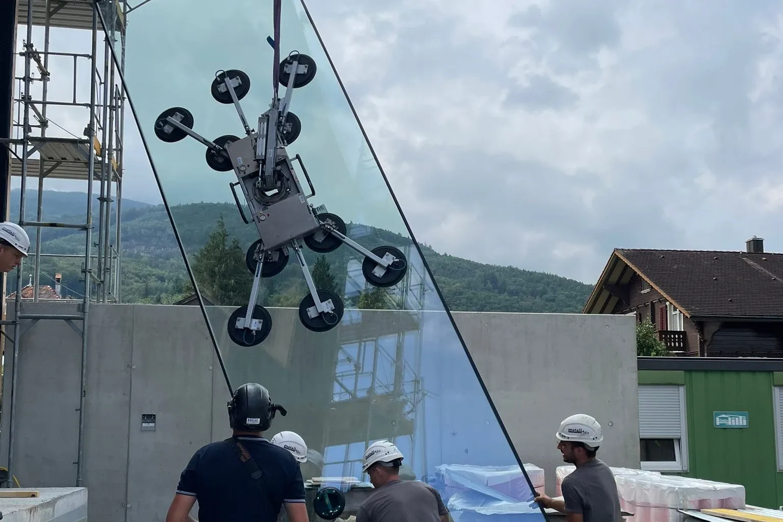 Montagefoto der grossen Sky-Frame-Verglasung