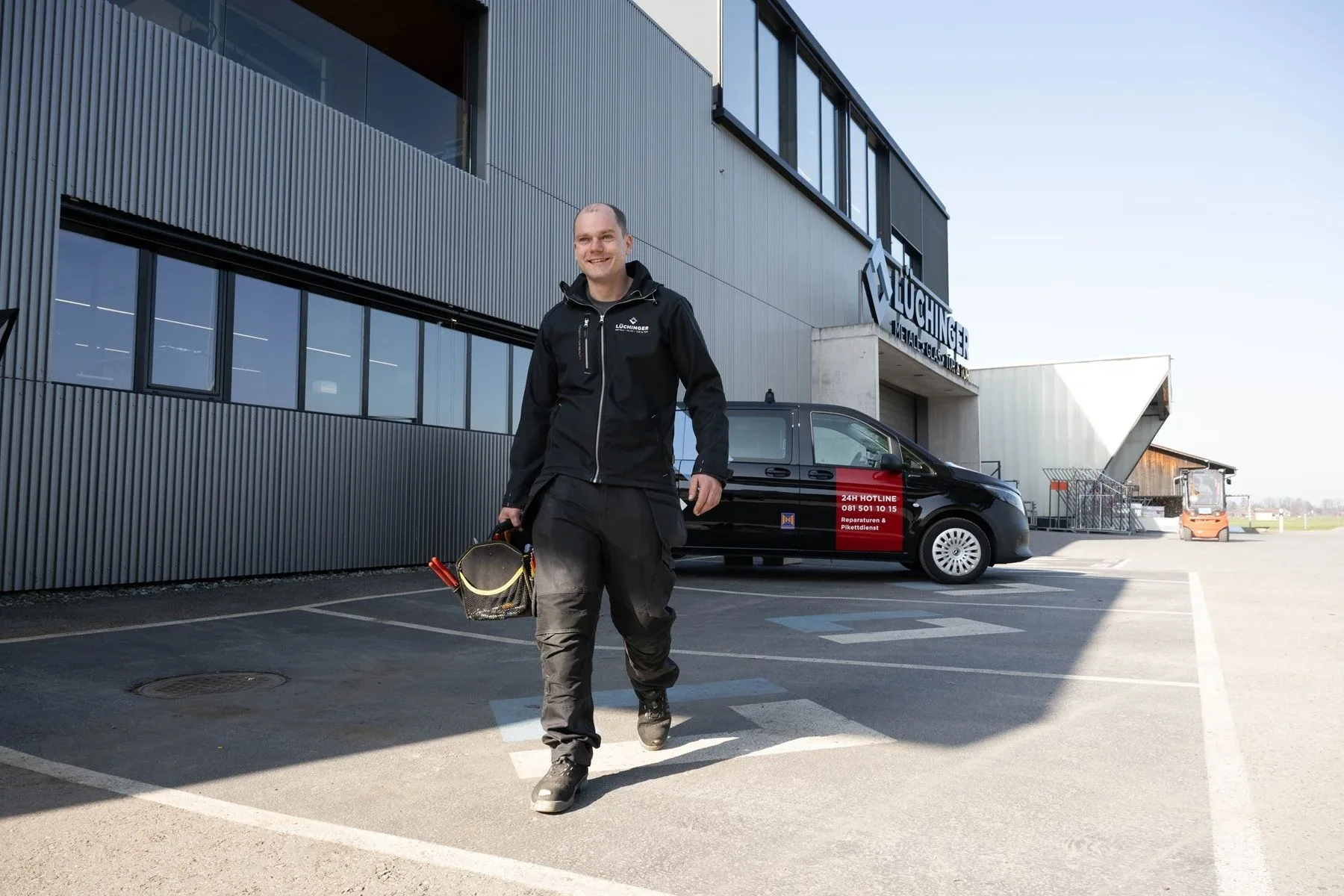 Servicetechniker der 24/7 im Einsatz steht