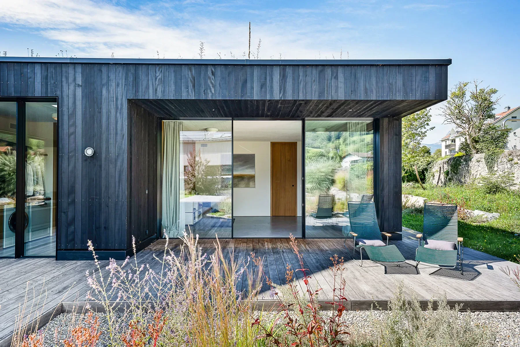 Sky-Frame Classic 3 mit Fixscreen-Beschattung und Terrassenbereich