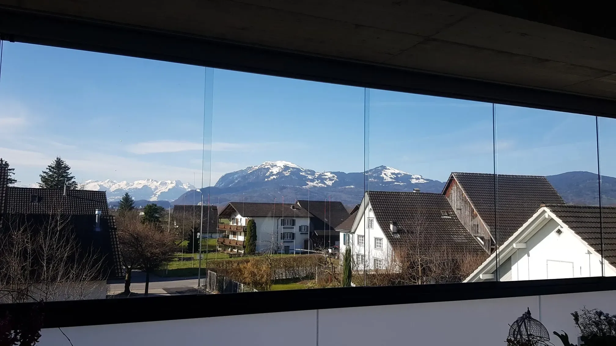 Balkonverglasung aus Ganzglas-Schiebeelemente